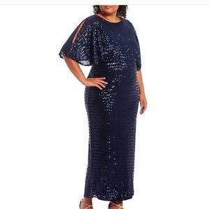 Sleeves have slits. Comfortable and beautiful!  Very flattering style. Worn once